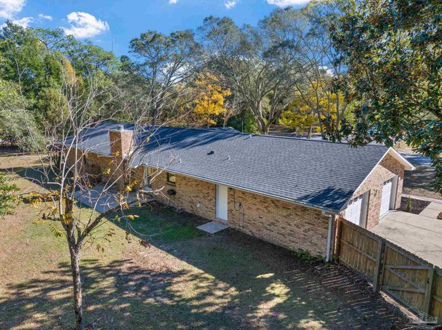 1841 Hollyhill Rd, Pensacola, FL 32526