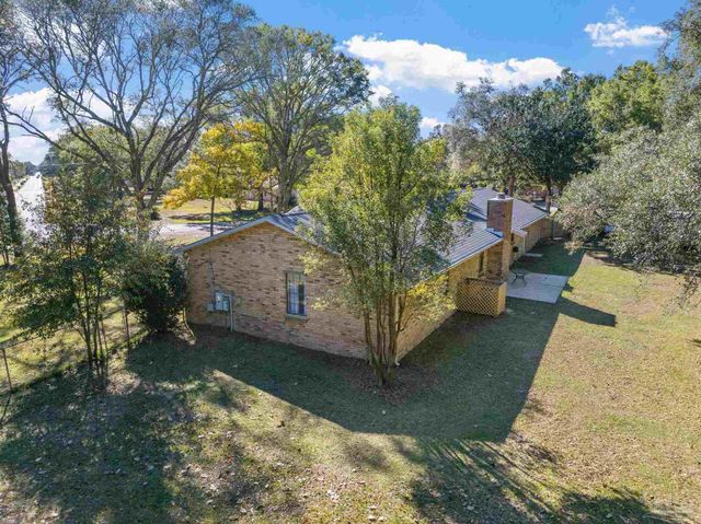 1841 Hollyhill Rd, Pensacola, FL 32526