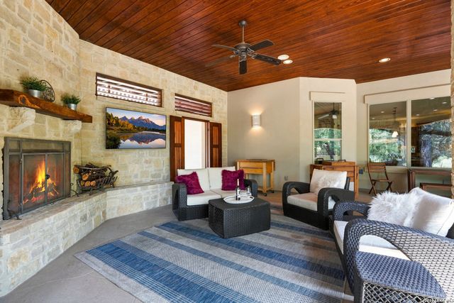 9900 KOPPLIN RD, New Braunfels, TX 78132