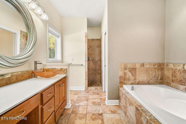 118 Saloli Way, Loudon, TN 37774