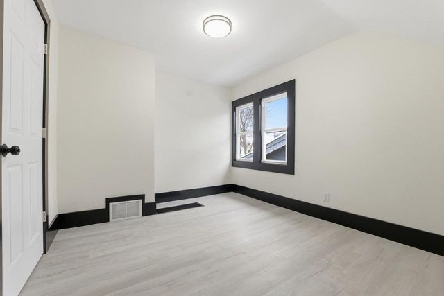 2804 N 38th STREET, Milwaukee, WI 53210