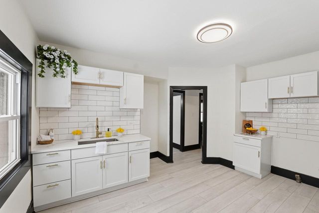 2804 N 38th STREET, Milwaukee, WI 53210