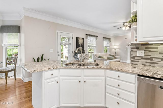 616 Kings Ridge Drive, Blountville, TN 37617