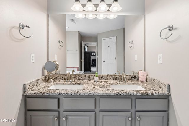 616 Kings Ridge Drive, Blountville, TN 37617