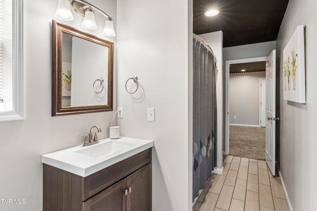 616 Kings Ridge Drive, Blountville, TN 37617