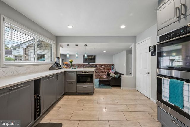 11 BELLOWS LN, Cherry Hill, NJ 08002