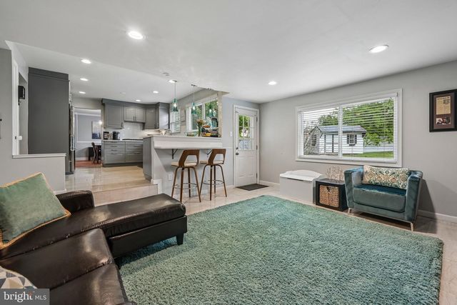 11 BELLOWS LN, Cherry Hill, NJ 08002