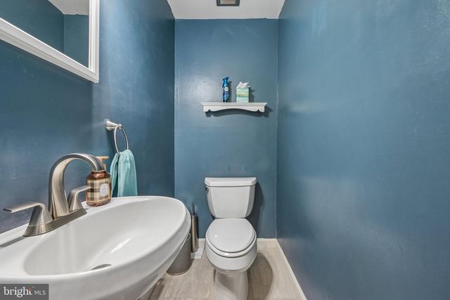 11 BELLOWS LN, Cherry Hill, NJ 08002