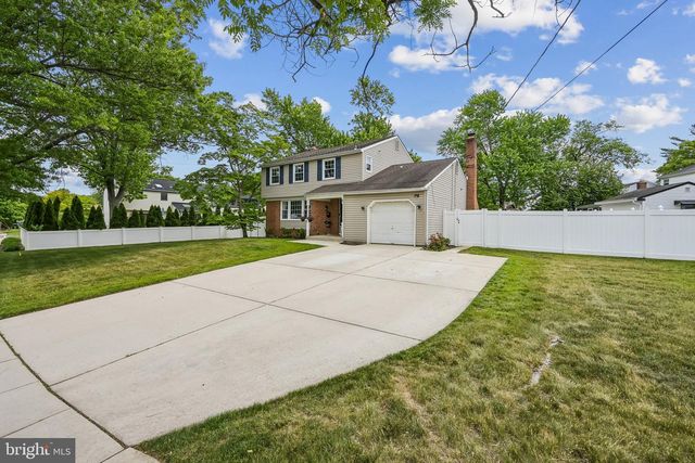 11 BELLOWS LN, Cherry Hill, NJ 08002