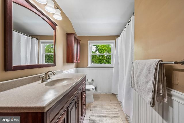 11 BELLOWS LN, Cherry Hill, NJ 08002