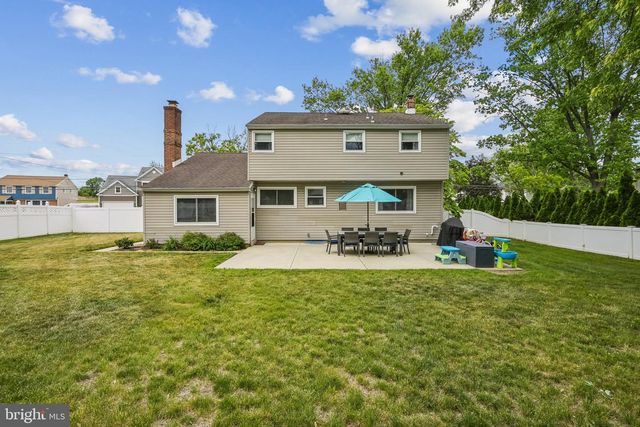 11 BELLOWS LN, Cherry Hill, NJ 08002