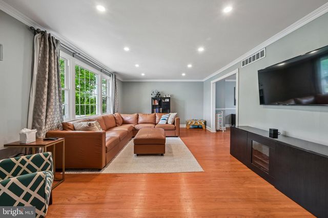 11 BELLOWS LN, Cherry Hill, NJ 08002