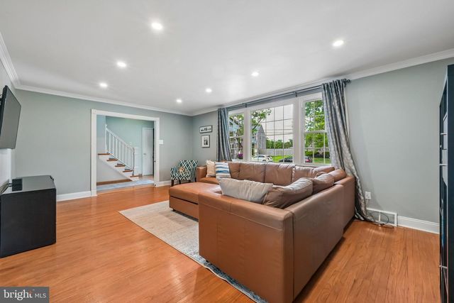 11 BELLOWS LN, Cherry Hill, NJ 08002