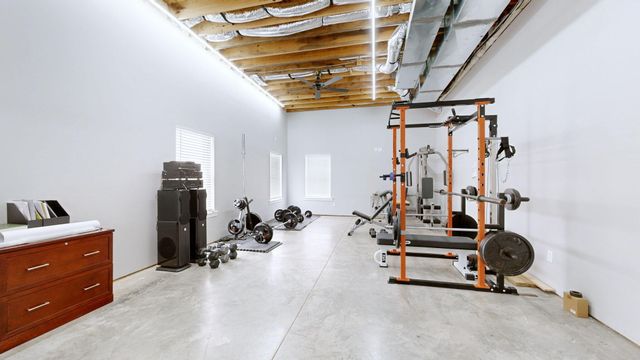 2025 Elmwood Drive, Versailles, KY 40383