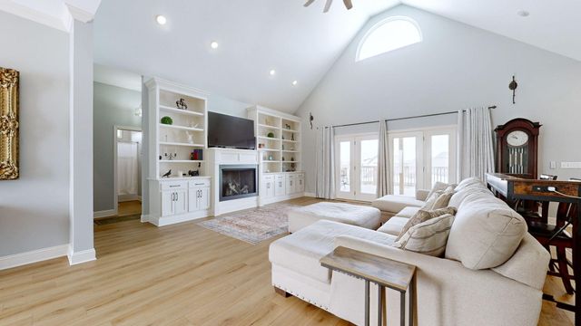 2025 Elmwood Drive, Versailles, KY 40383