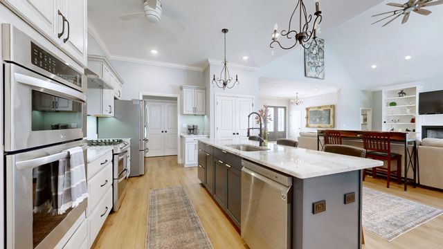 2025 Elmwood Drive, Versailles, KY 40383