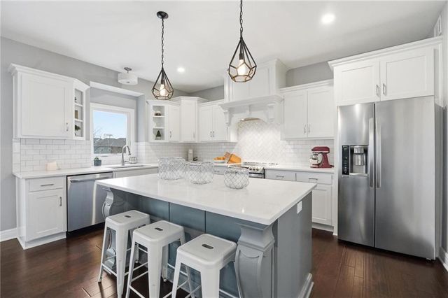 13540 NW 72nd Street, Parkville, MO 64152