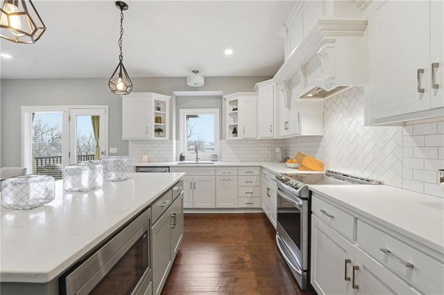 13540 NW 72nd Street, Parkville, MO 64152