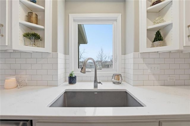 13540 NW 72nd Street, Parkville, MO 64152