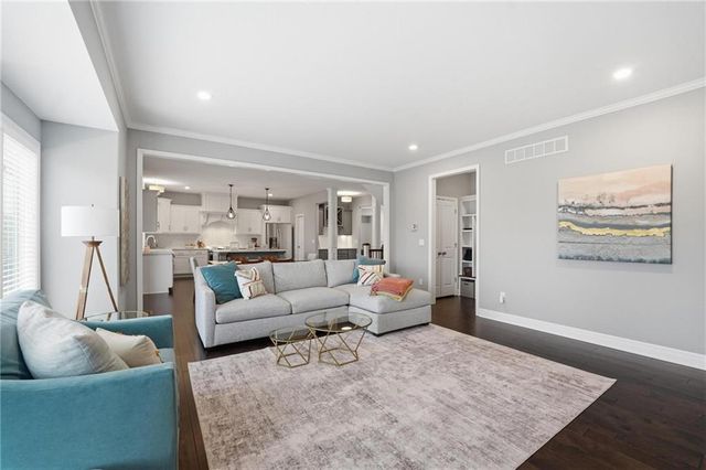 13540 NW 72nd Street, Parkville, MO 64152