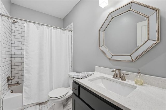 13540 NW 72nd Street, Parkville, MO 64152