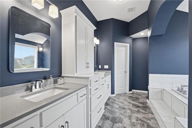 13540 NW 72nd Street, Parkville, MO 64152