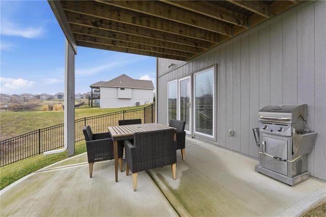 13540 NW 72nd Street, Parkville, MO 64152