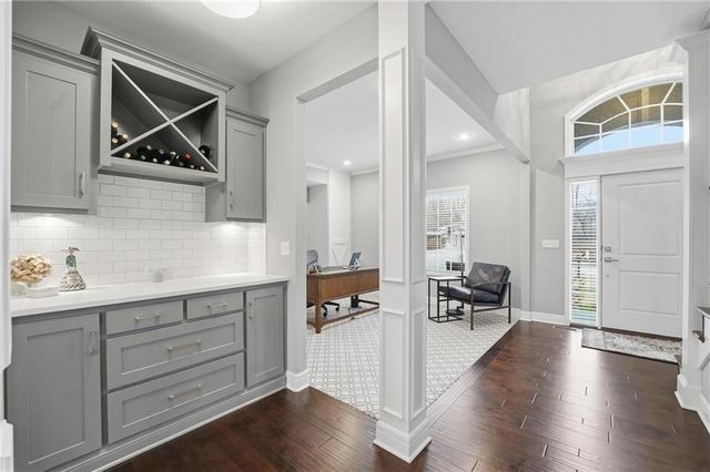 13540 NW 72nd Street, Parkville, MO 64152