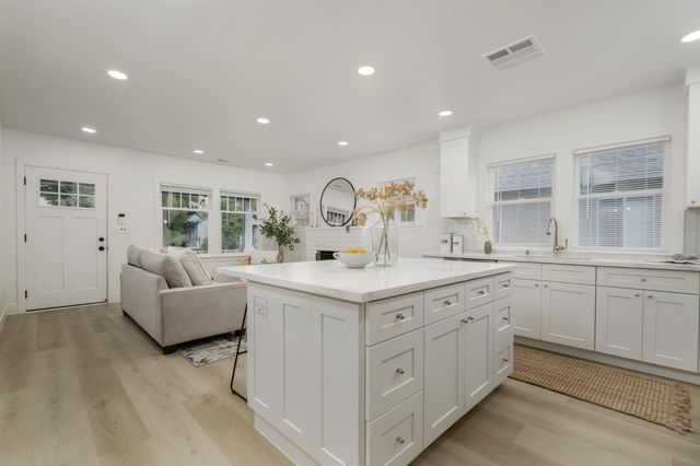 3517 Santa Cruz Way, Sacramento, CA 95817