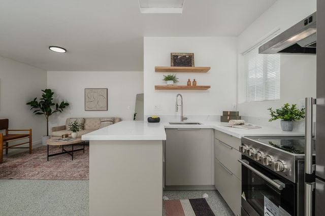 3517 Santa Cruz Way, Sacramento, CA 95817