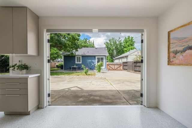 3517 Santa Cruz Way, Sacramento, CA 95817