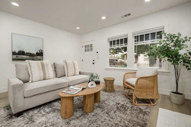 3517 Santa Cruz Way, Sacramento, CA 95817