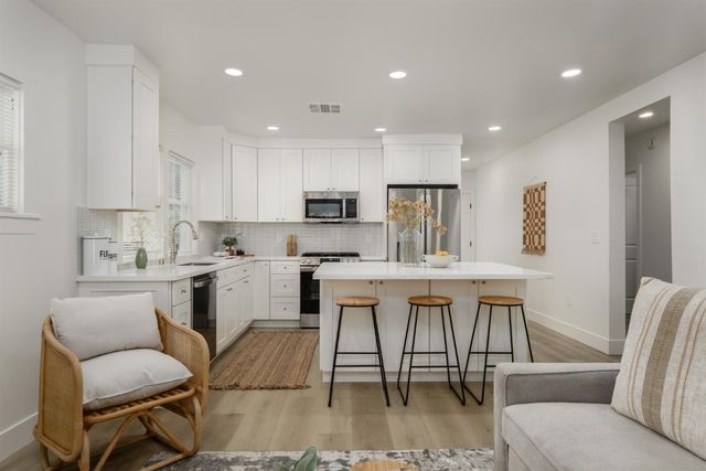 3517 Santa Cruz Way, Sacramento, CA 95817