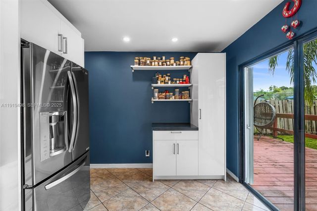 11166 NW 37th St, Sunrise, FL 33351