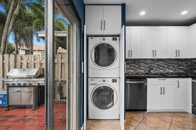 11166 NW 37th St, Sunrise, FL 33351