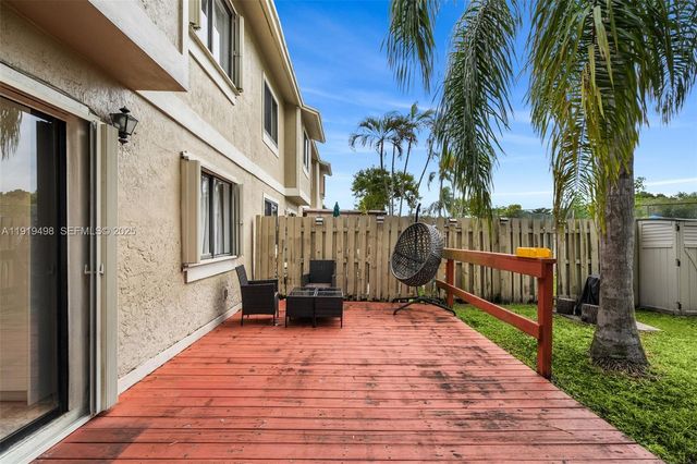 11166 NW 37th St, Sunrise, FL 33351