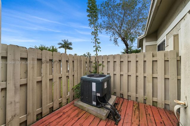 11166 NW 37th St, Sunrise, FL 33351