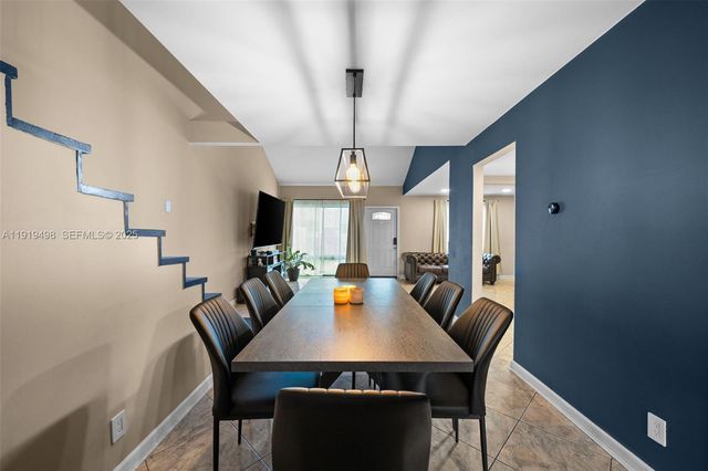 11166 NW 37th St, Sunrise, FL 33351