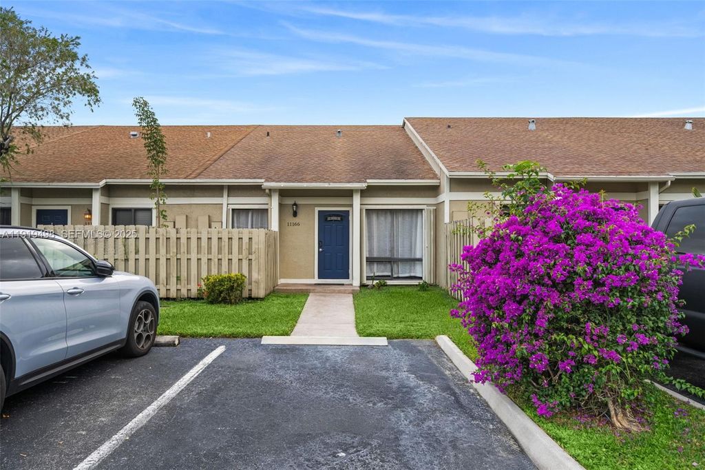 11166 NW 37th St, Sunrise, FL 33351
