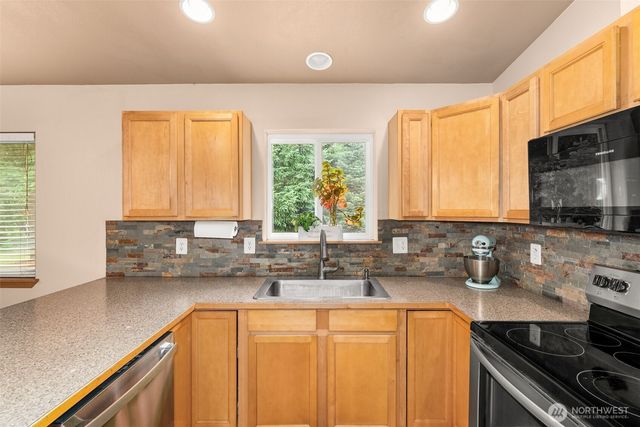 14628 Vail Cut Off Rd SE, Rainier, WA 98576