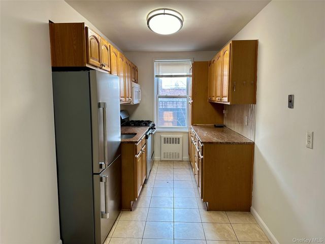 36 Barstow Road 2D, Great Neck, NY 11021