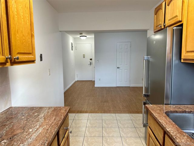 36 Barstow Road 2D, Great Neck, NY 11021