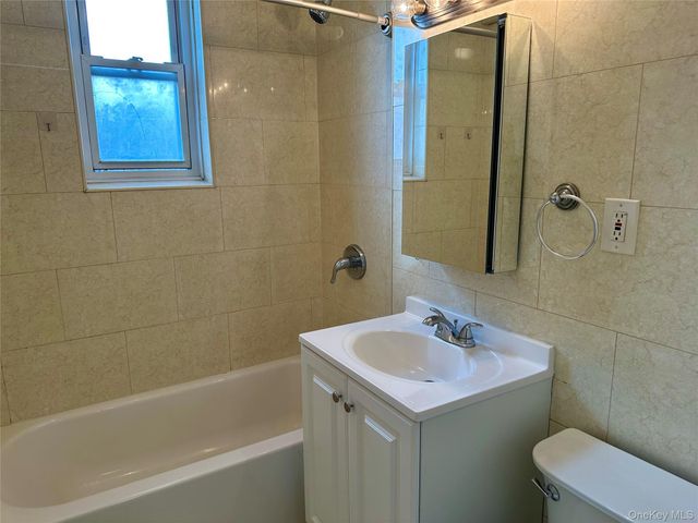 36 Barstow Road 2D, Great Neck, NY 11021