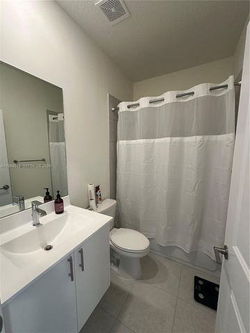 8001 NW 41st St F-113, Doral, FL 33166