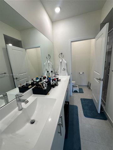 8001 NW 41st St F-113, Doral, FL 33166