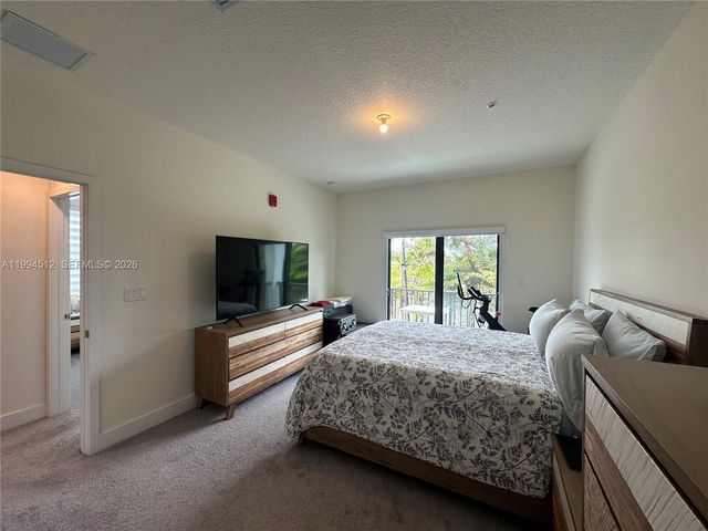 8001 NW 41st St F-113, Doral, FL 33166