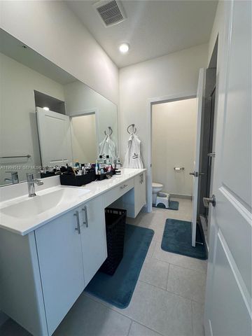 8001 NW 41st St F-113, Doral, FL 33166