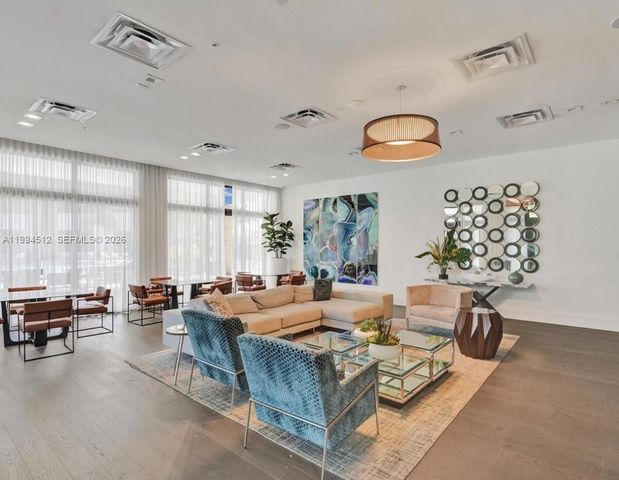 8001 NW 41st St F-113, Doral, FL 33166