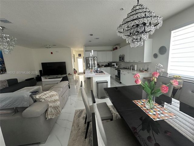 8001 NW 41st St F-113, Doral, FL 33166