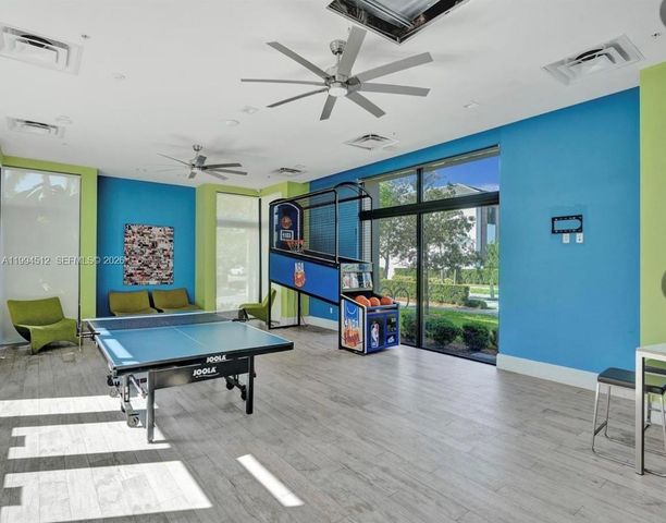 8001 NW 41st St F-113, Doral, FL 33166